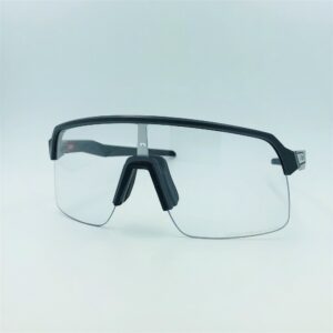 Oakley-Sun-Sutro-Lite-OO9463-45-Matt-Carbon-Clear-to-black-iridium-photochromic