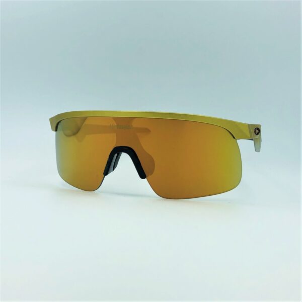 Oakley-Sun-Youth-Fit-Patrick-Mahomes-II-Collection-Resistor-OJ9010-08-Olympic-Gold-Prizm-24K