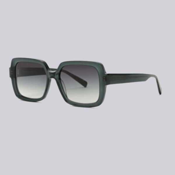 George-Gina-Lucy-Sun-Foreseyeght_004-Clear-Blue_Grey-GRadient_5216